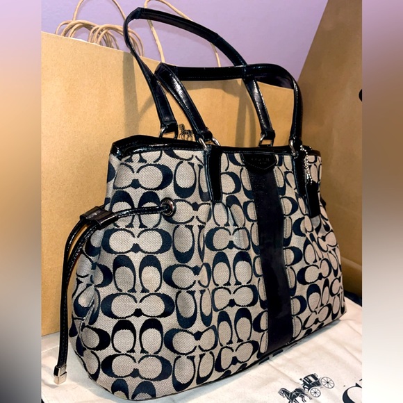 Coach Shoulder Bag in signature Jacquard...Good used condition - Picture 2 of 14